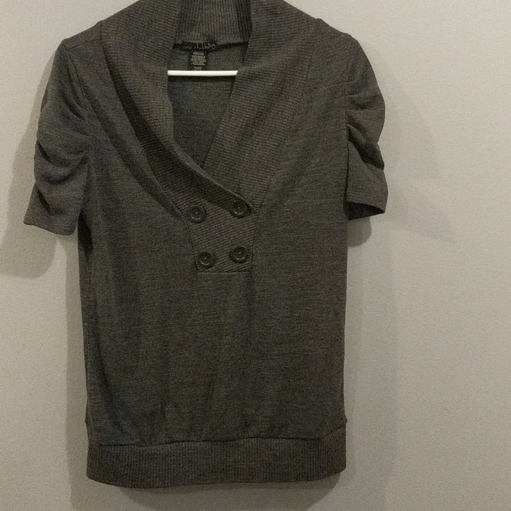 Grey top